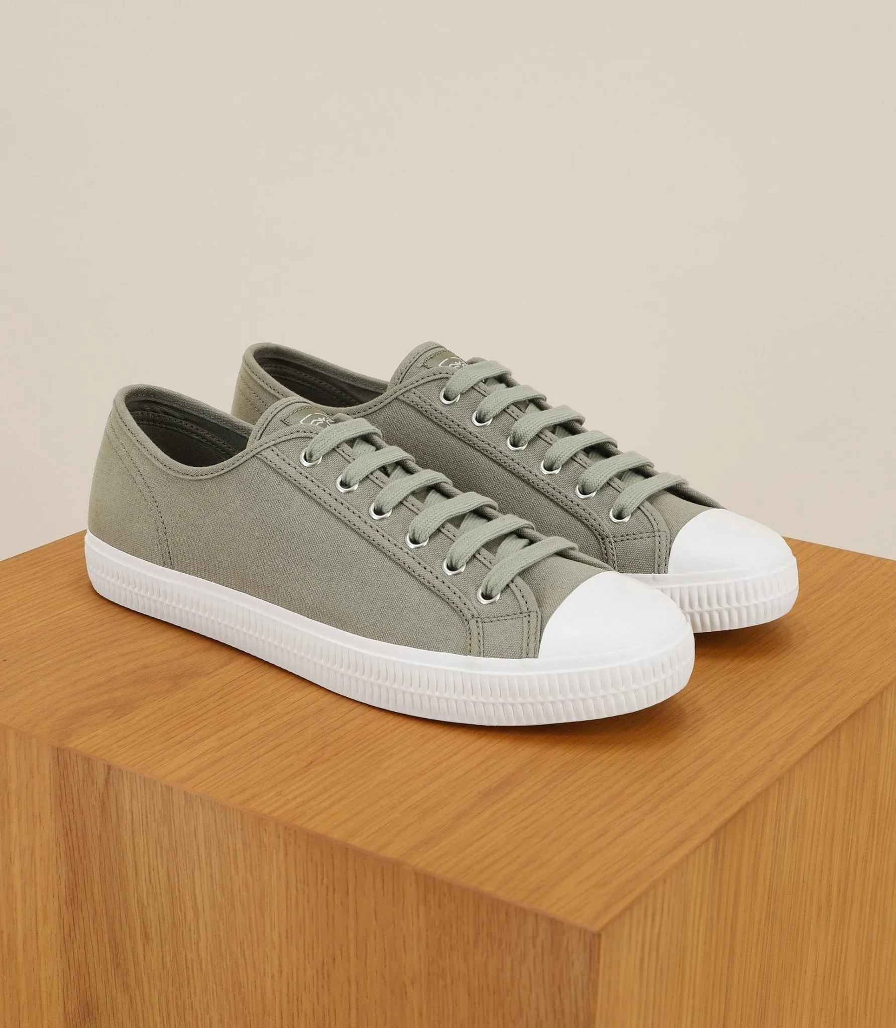 Chaussures baskets en toile kaki