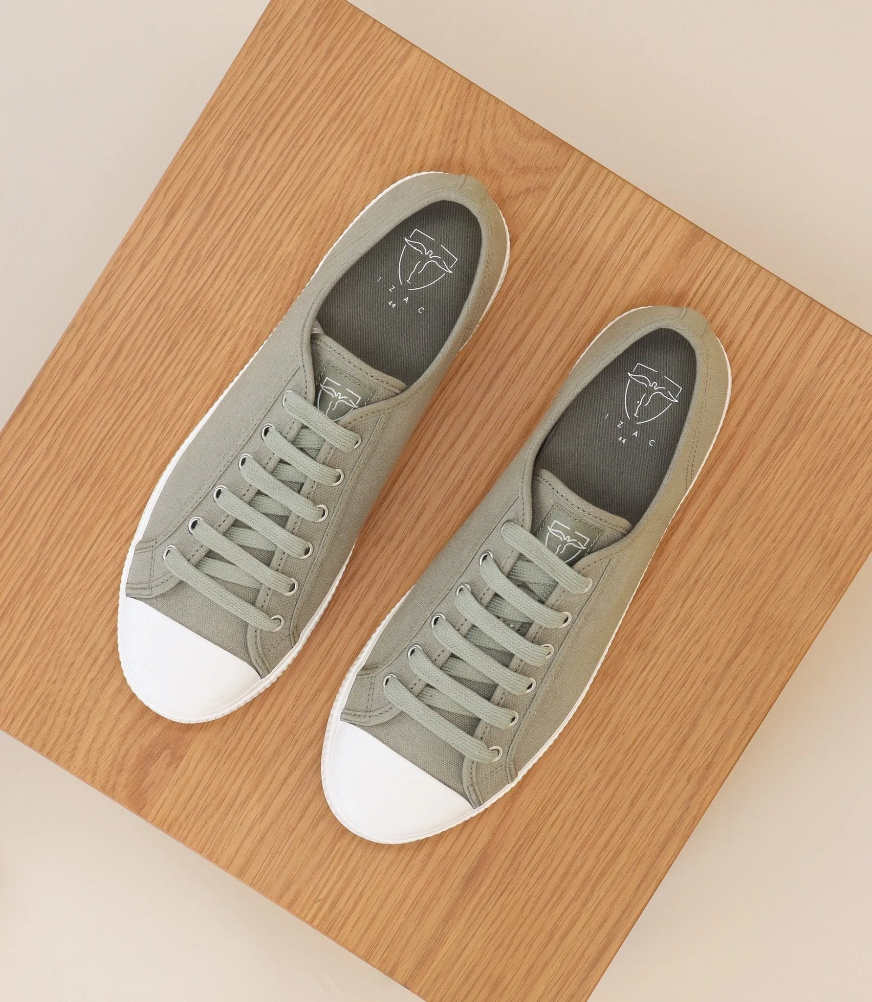 Chaussures baskets en toile kaki