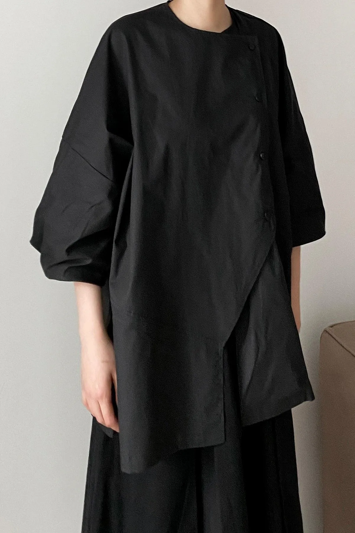 Cool Measured Bias-breasted Irregular-placket Shirt