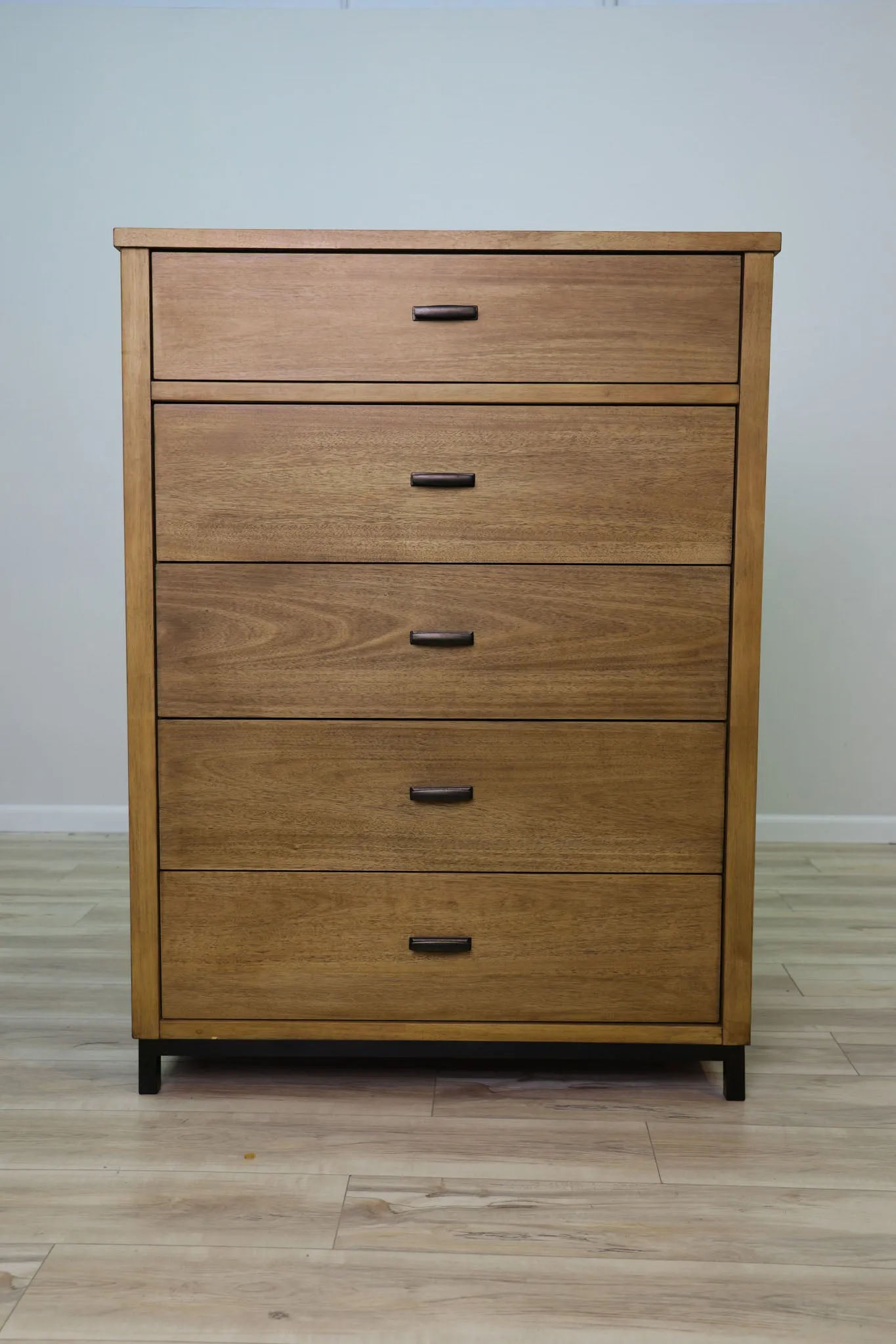 Graham Chest